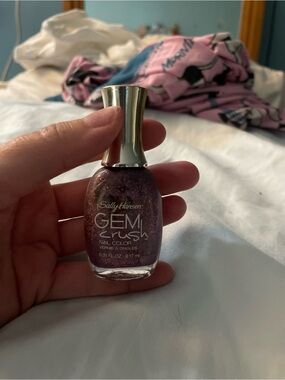 Sally Hansen Gem Crush Sparkling Purple Nail Color